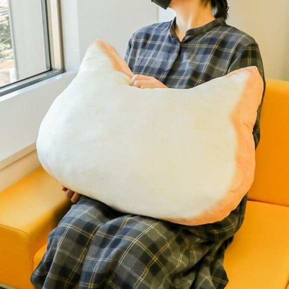 Toreba Exclusive - Cat Shaped Bread Cushion - Picture 2 of 8